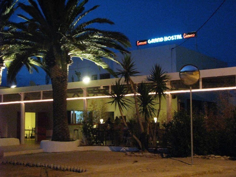 Cosmos Grand Hostal Sant Francesc de s'Estany Экстерьер фото